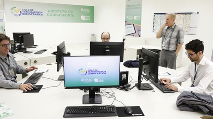 Até sexta-feira (14), representantes do órgão vão verificar o código-fonte do equipamento e dos ...