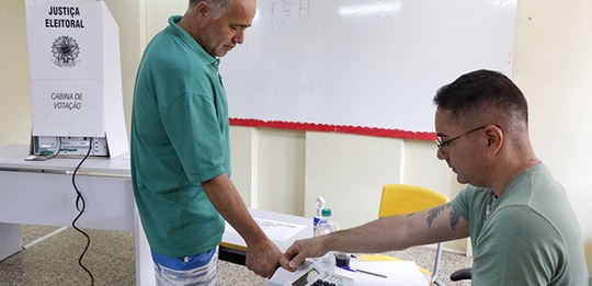 Eleitor votando - 15.04.2025