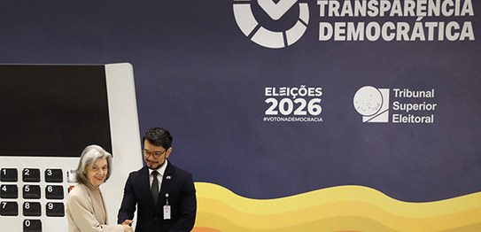 Foto: Alejandro Zambrana/Secom/TSE - Presidente do TSE e ministros visitam a Sala Multiúso, no s...