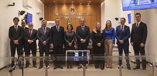TRE-SC celebra 81 anos de reinstalação e lança edital para resgate da memória da Justiça Eleitoral