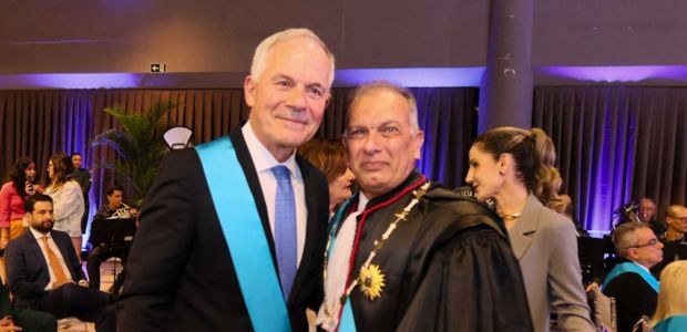 Presidente do TRE-SC recebe a ‘Ordem do Mérito Eleitoral’ em solenidade do Regional de MS Presidente do TRE-SC ao lado do presidente do TRE-MS após receber a 'Ordem do Mérito Eleitoral" ...