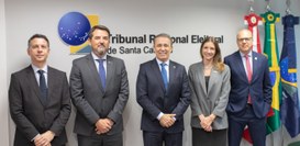 Presidente do TRE-SC recebe diretoria da AMC para reunião sobre atuação da magistratura eleitoral