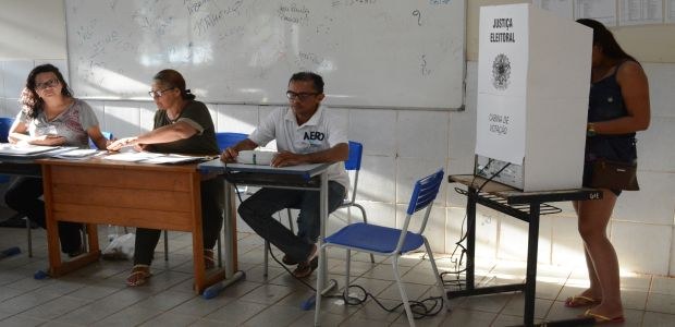 TRE-RR - Eleitor votando TRE-RR - Eleitor votando
