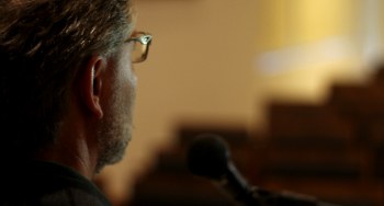 TRE-SC Imprensa Candidatura 2020 Candidato falando em um microfone