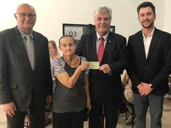 TRE-SC Imprensa Posto de Atendimento Luiz Alves 2019 Primeira eleitora atendida no Posto de Atendimento do município de Luiz Alves, juntamente com os...
