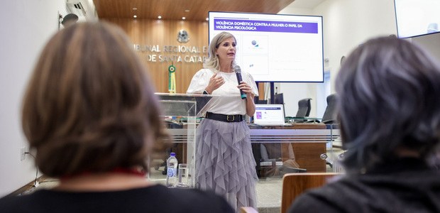 TRE-SC promove palestra sobre violência psicológica contra a mulher; confira gravação