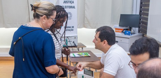 TRE-SC realiza ações de acessibilidade para atender eleitorado nas Eleições 2026