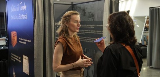 Justiça Eleitoral catarinense realiza a exposição “Cabina do Tempo”
