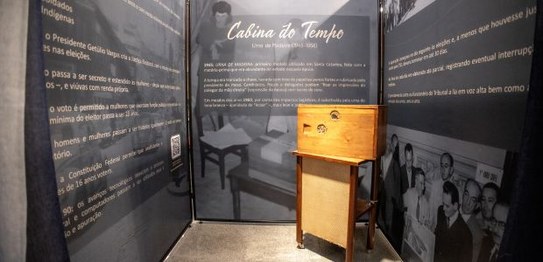 Justiça Eleitoral catarinense realiza a exposição “Cabina do Tempo”