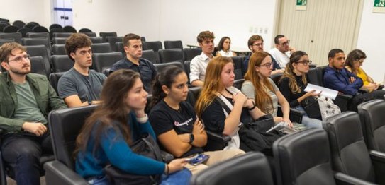 Estudantes de Direito da Unisul participam de visita técnica no TRE-SC. Créditos: Maurílio Quadros