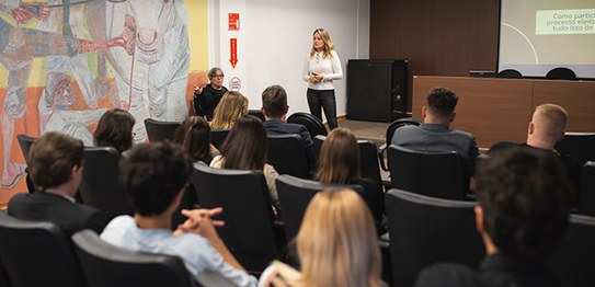 Grupo de 31 alunos de diferentes fases também acompanharam a Sessão Plenária