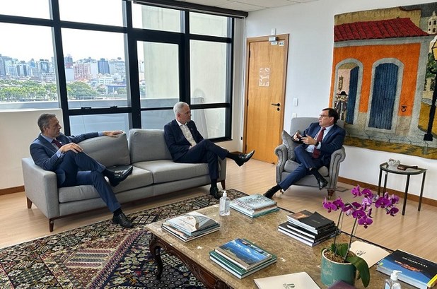 Presidente do TRE-SC faz visita institucional ao presidente do TJSC Encontro reforça parceria entre as instituições e dá continuidade ao diálogo iniciado em abril