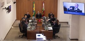 Carlos Roberto da Silva preside sua primeira sessão Plenária no TRE-SC