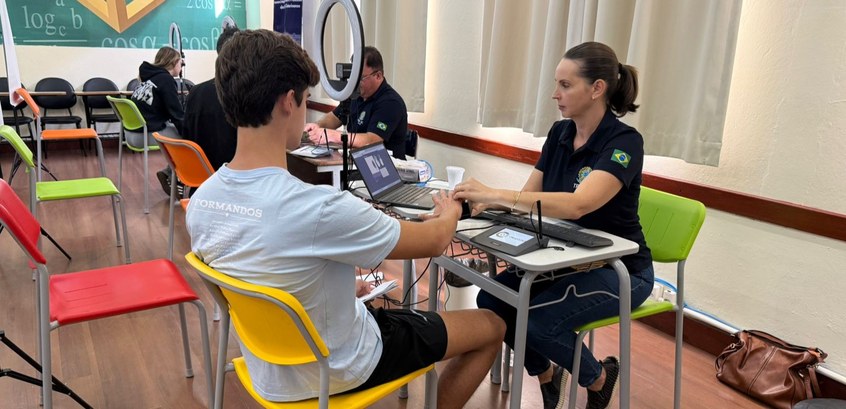 TRE-SC leva atendimento eleitoral a estudantes incentivando emissão do primeiro título