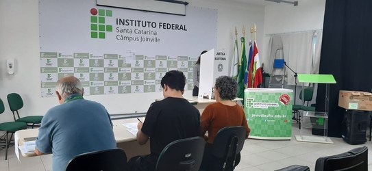 TRE-SC auxilia IFSC no primeiro turno de eleição para reitor e diretores gerais