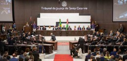 Foto da cerimônia de diplomação dos eleitos em Santa Catarina, realizada no Tribunal de Justiça ...