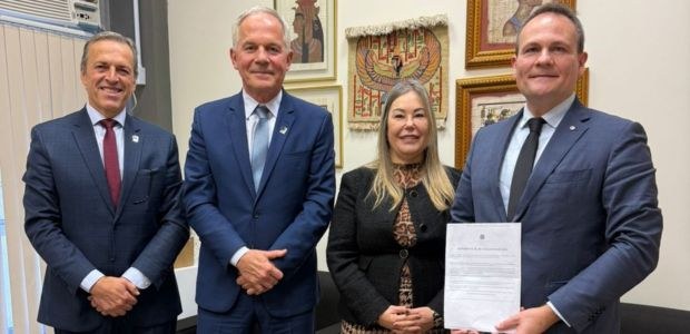 TRE-SC e TJSC firmam parceria em Comissão de Gestão da Memória