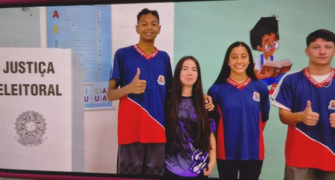 Em parceria com Univali, EJESC realiza votação simulada em escola de São José