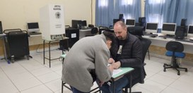 Com urnas eletrônicas, crianças e adolescentes participam de eleição para vereador mirim em Rio ...