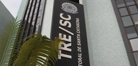 Foto da fachada da sede do Tribunal Regional Eleitoral de Santa Catarina