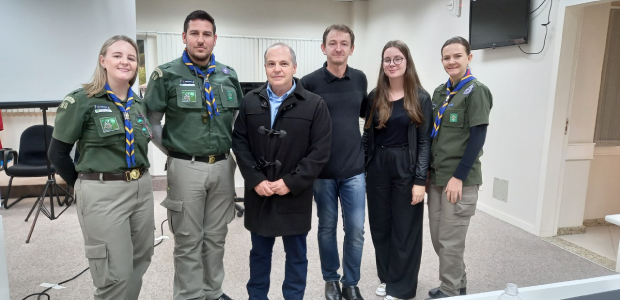 Escoteiros conhecem a Justiça Eleitoral 