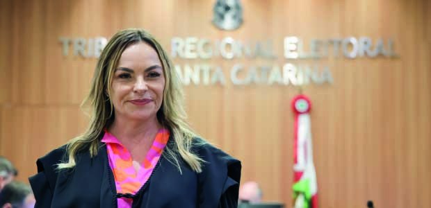 TRE-SC-posse Ana Blasi Foto da cerimônia de posse desembargadora federal, Ana Cristina Ferro Blasi, no Tribunal Regiona...