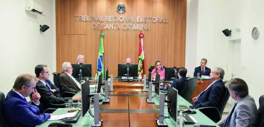 Foto da cerimônia de posse desembargadora federal, Ana Cristina Ferro Blasi, no Tribunal Regiona...