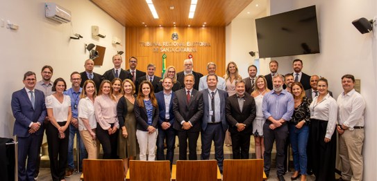 Imagens do plenário na última sessão do presidente d'Ivanenko