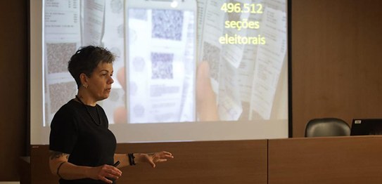 TRE-SC recebe visita de estudantes da UNOESC