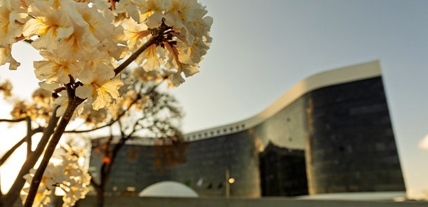 Foto da fachada do edifício sede do TSE