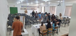 Urnas eletrônicas são utilizadas em eleições para Grêmio Estudantil da Escola de Educação Básica...