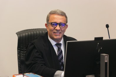 Desembargador Civinski conduz primeira sessão como presidente do TRE-SC